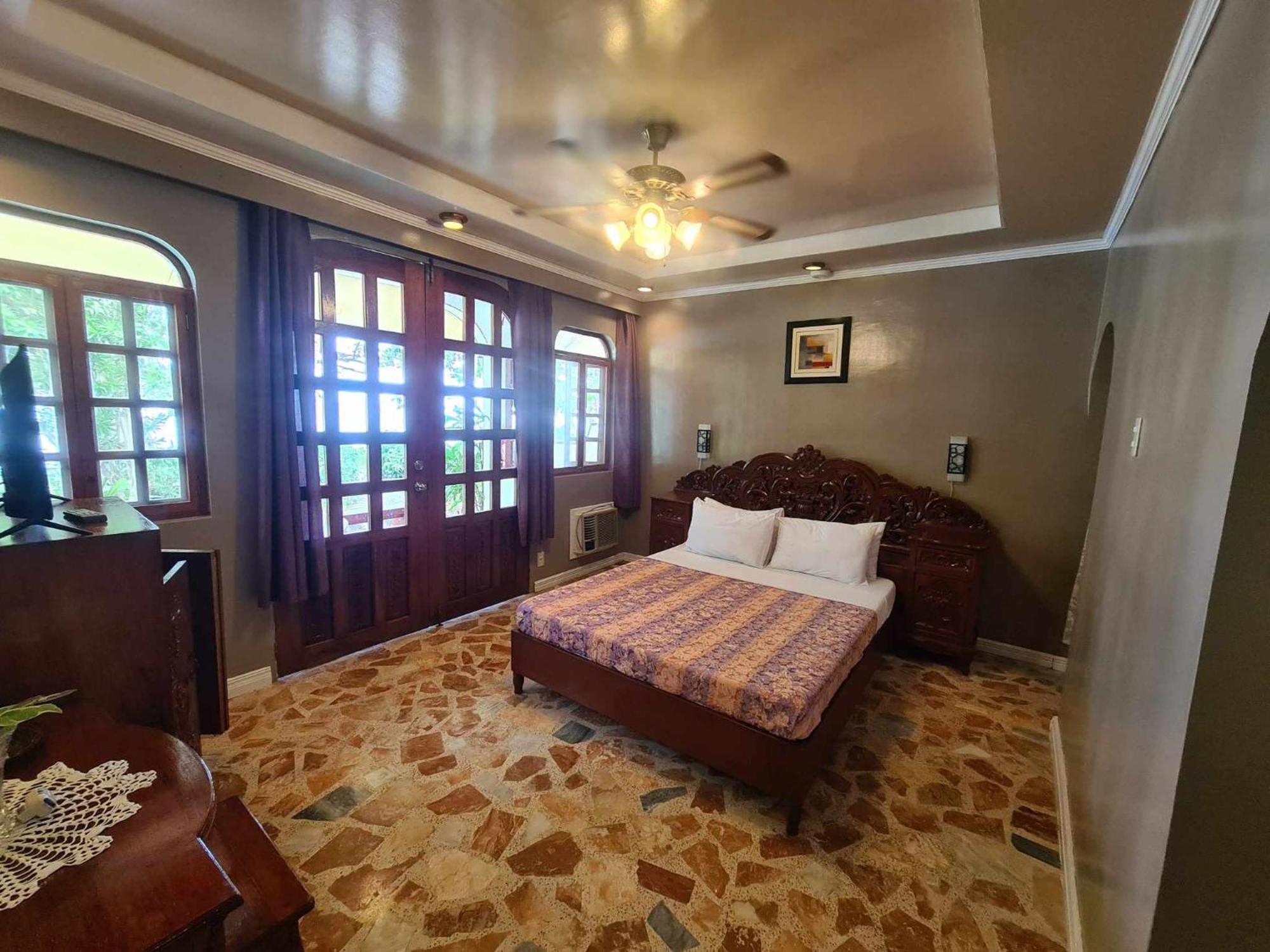 Blue Crystal Beach Resort Puerto Galera Luaran gambar