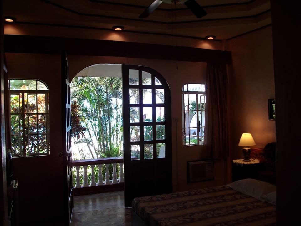 Blue Crystal Beach Resort Puerto Galera Luaran gambar