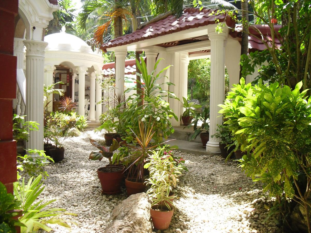 Blue Crystal Beach Resort Puerto Galera Luaran gambar