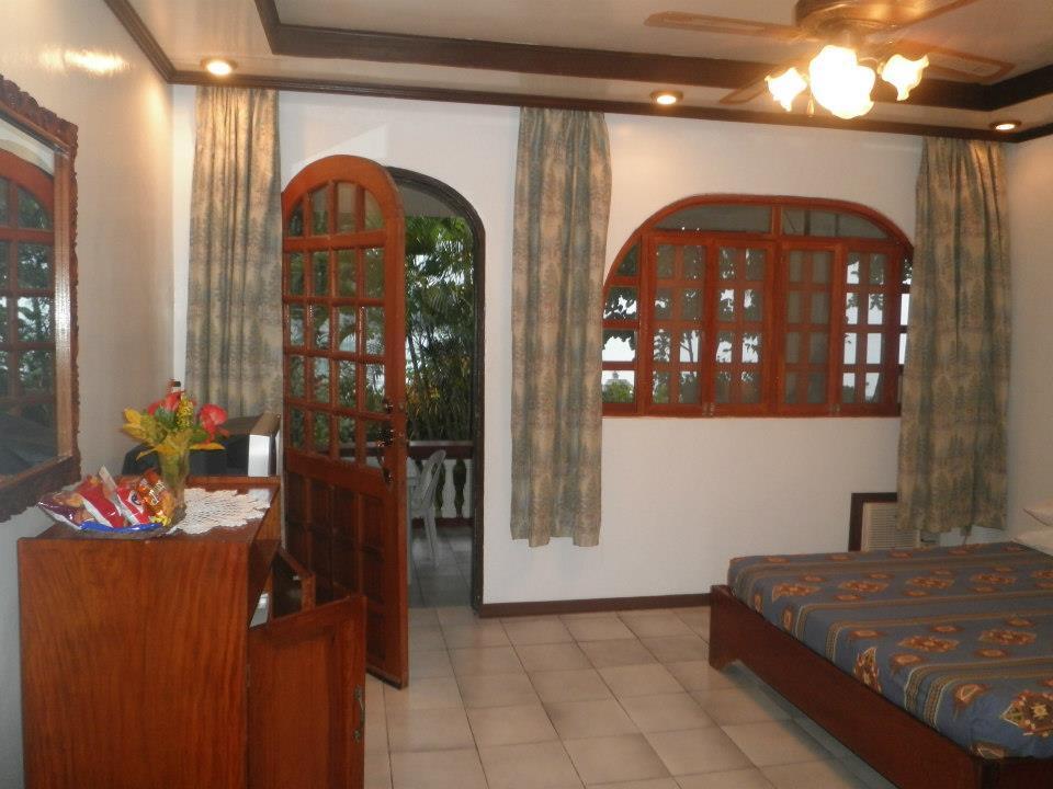 Blue Crystal Beach Resort Puerto Galera Luaran gambar